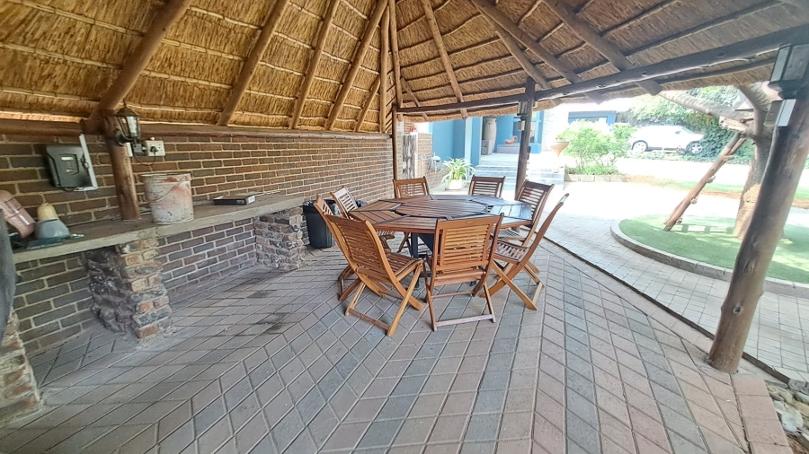 5 Bedroom Property for Sale in Langenhovenpark Free State
